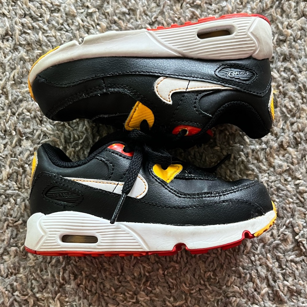 Nike Air Max (Size 8)